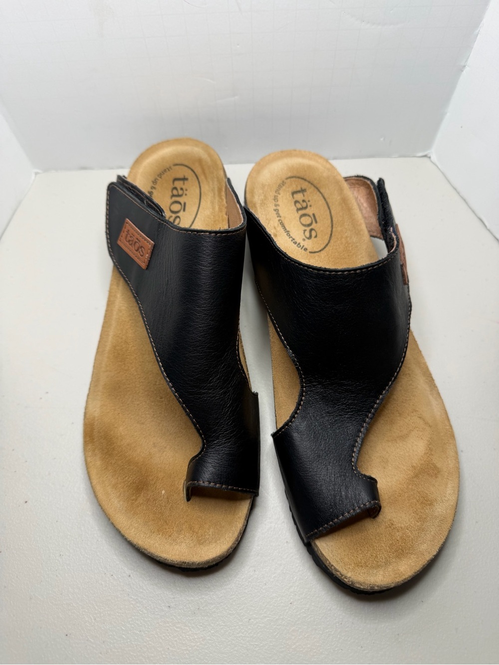Taos Trulie Black Leather Comfort Toe Loop Sandals 9-9.5 Casual Summer - Picture 3 of 8